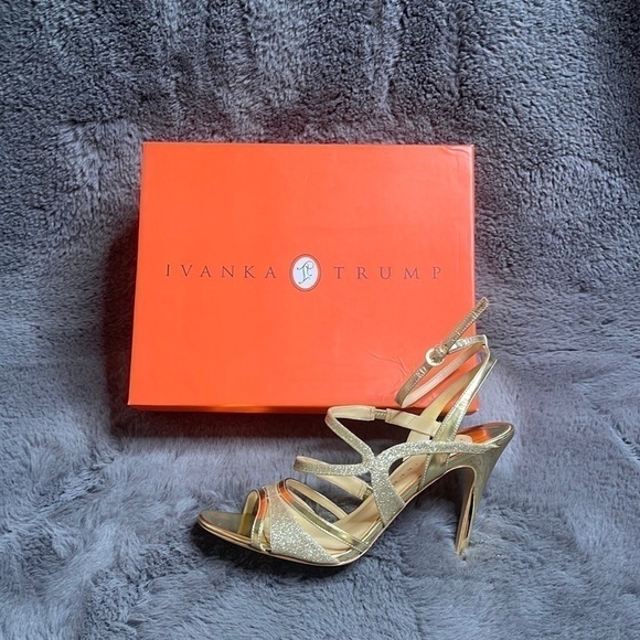 ‼️nwt Ivanka Trump Gold Heels  ‼️⭐️ - Picture 1 of 4